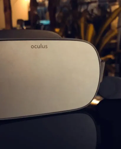 An Oculus headset on a studio desk, a key tool used by Primarc Studio for implementing virtual reality in architecture.