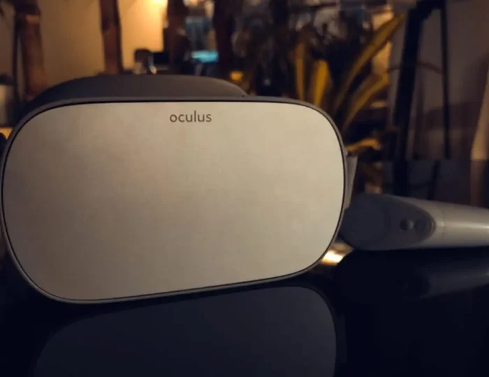 An Oculus headset on a studio desk, a key tool used by Primarc Studio for implementing virtual reality in architecture.